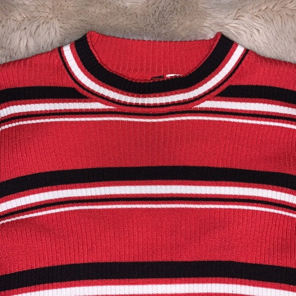 Striped form fitting sweater - Picture 2 of 3